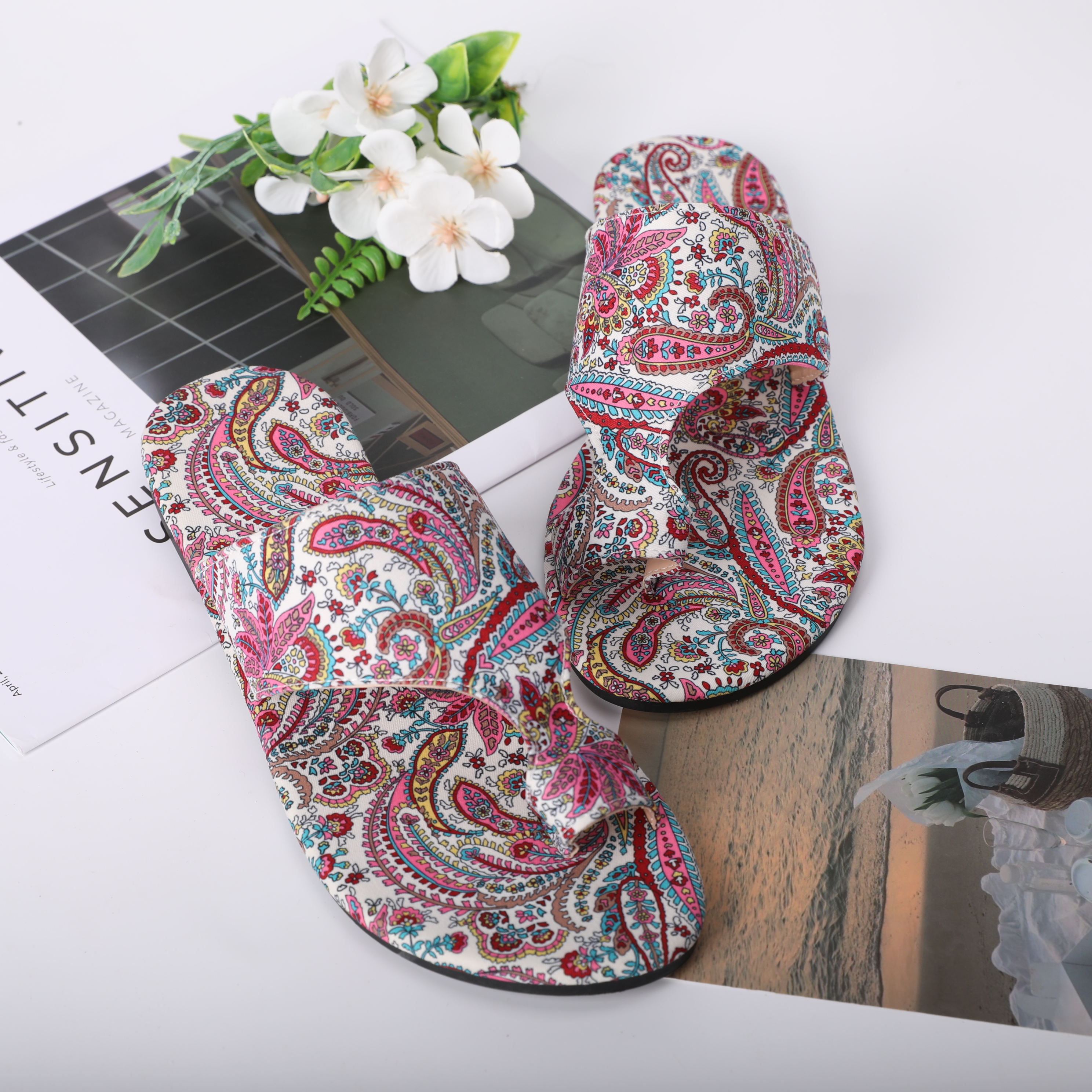 D05- Women's Bohemian floral pattern slippers and sandals, casual ring toe flat sandals, lightweight slippers and beach shoes