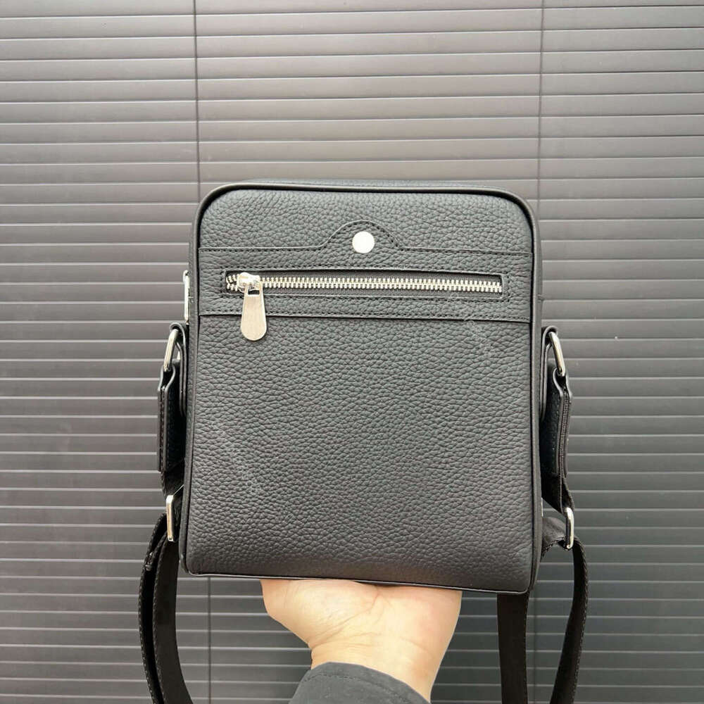 Designer man shoulder crossbody bags women purse wallet small handbags luxury Messenger bag Work bag Gym bags postman bag chest bag bum bag waist bag