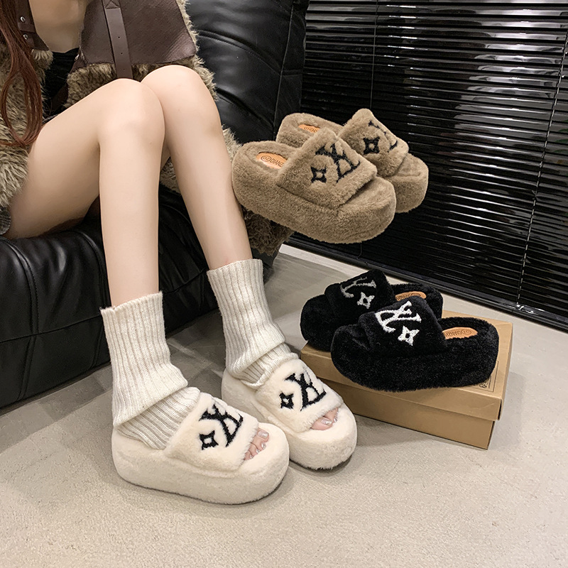 hot free shipping designer Sandals for woman winter warm outdoor indoor vintage breathable and fashionable sliders black white