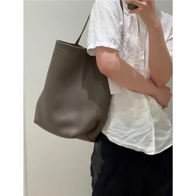 Bucket Bag 2025 New Bucket Bag Premium Single Shoulder Large Capacity Commuter OL Tote Bag
