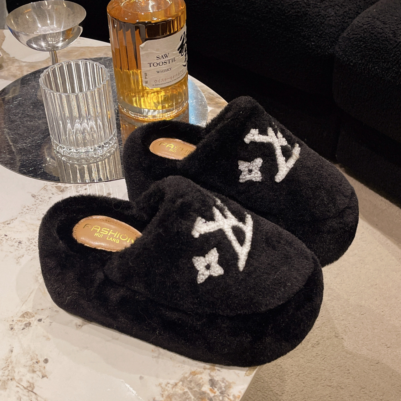 hot free shipping designer Sandals for woman winter warm outdoor indoor vintage breathable and fashionable sliders black white