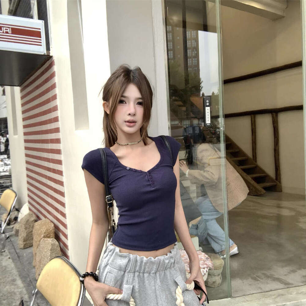 V-Neck Sleeve T-Shirt For Women Summer Slim Fit Inner Wear Design Sense Hot Girl Simple Slimming Short Versatile Top Trendy B5