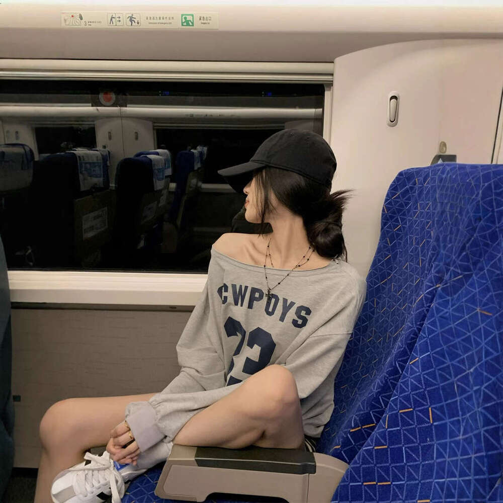 American Style Letter Print Sweatshirt For Women, Autumn Design, Casual Loose Long Sleeve Off-Shoulder Top B5