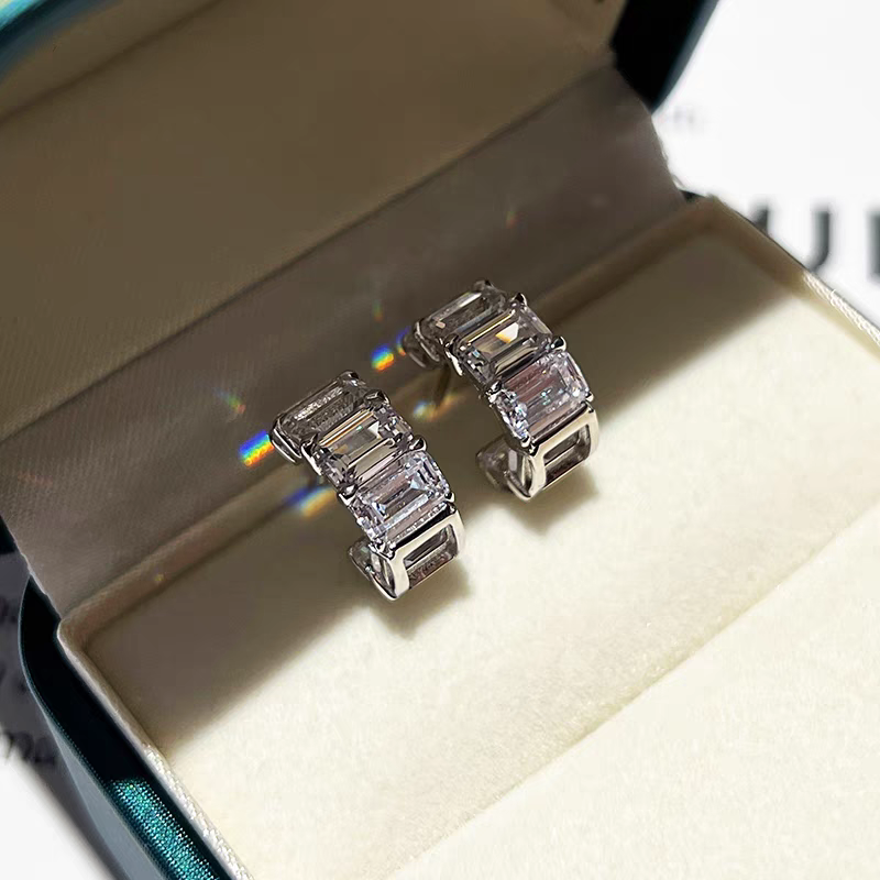 2025 Choucong Ins Sparkling Stud Earrings Luxury Jewelry 100% 925 Sterling Silver Emerald Cut Lab White Moissanite Diamond Handmade Party Lady Bridal 