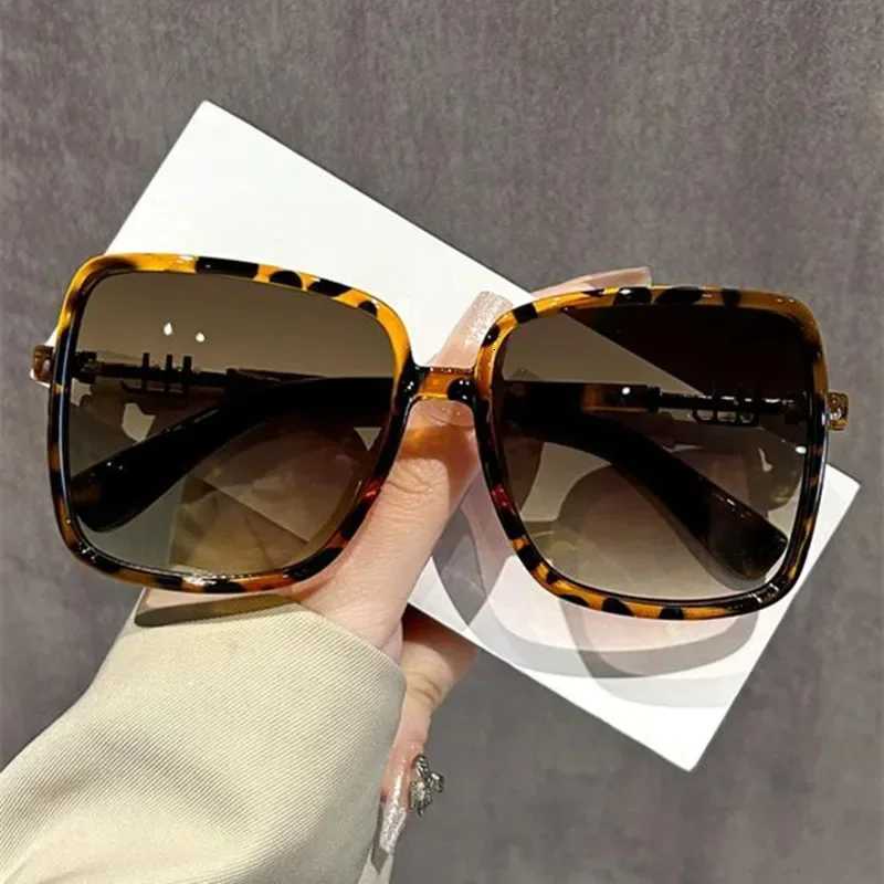 2025 Vintage Square Wens Sunes Luxury Designer Sun es ic Eyees Lady UV400 Big Fe Mirror Ocos De Sol W250709