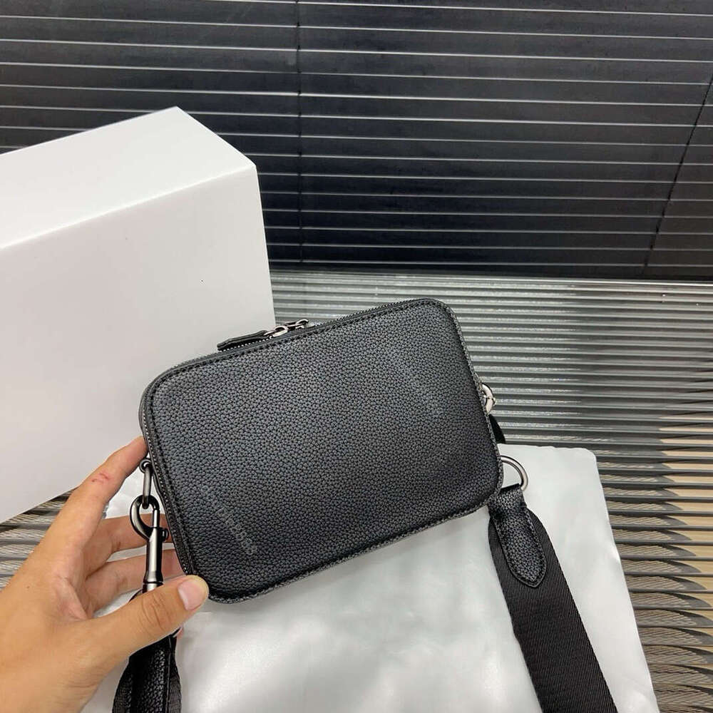 Designer man shoulder handbag women wallet messenger bag Luxury tote Pillow Bags postman bag Purse Classic Leather chest bag travel bag waist bag