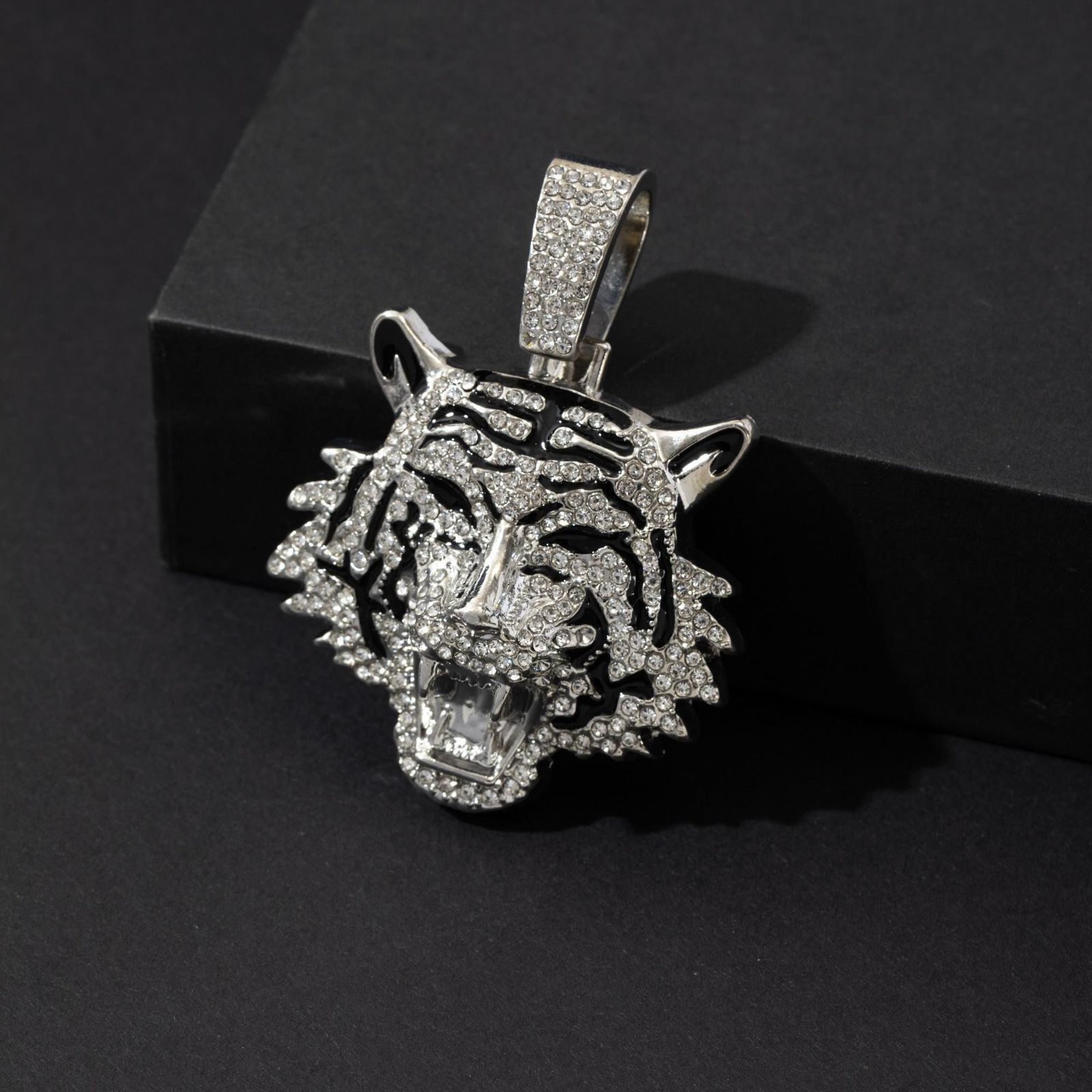 Unique Zinc Alloy Dominant Tiger Pendant Cuban Chain Hip Hop Cool Punk Niche Inlaid Necklace 250710