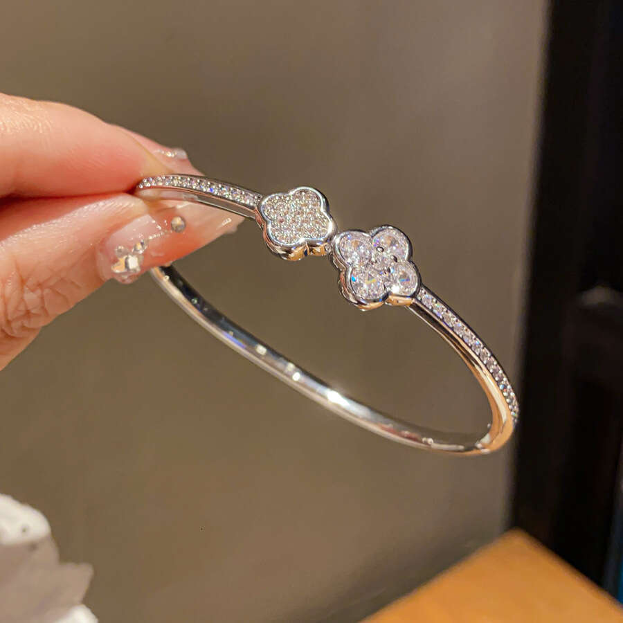 New Luxury Jewelry Designer Bracelet for women 4 leaf clover bracelet 18K Real Gold Electroplated Zircon Flower Bracelet ins Retro Fashion Premium Dai