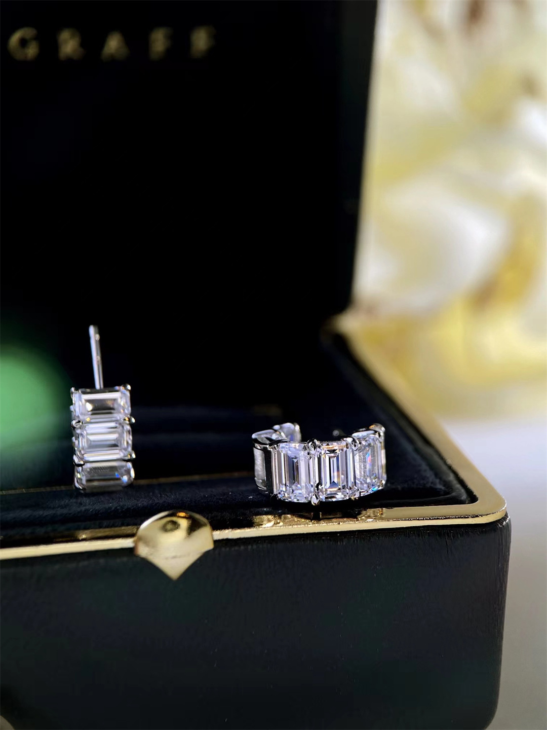 2025 Choucong Ins Sparkling Stud Earrings Luxury Jewelry 100% 925 Sterling Silver Emerald Cut Lab White Moissanite Diamond Handmade Party Lady Bridal 