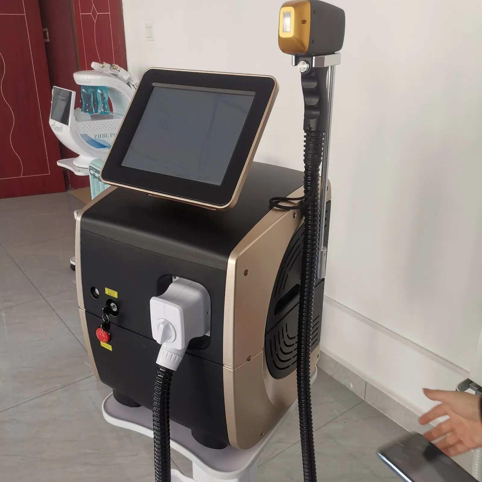 808nm Diode Laser Freezing Point Painless And Permanent Hair Removal With Three Wavelength 755nm 808nm 1064nm Equipment
