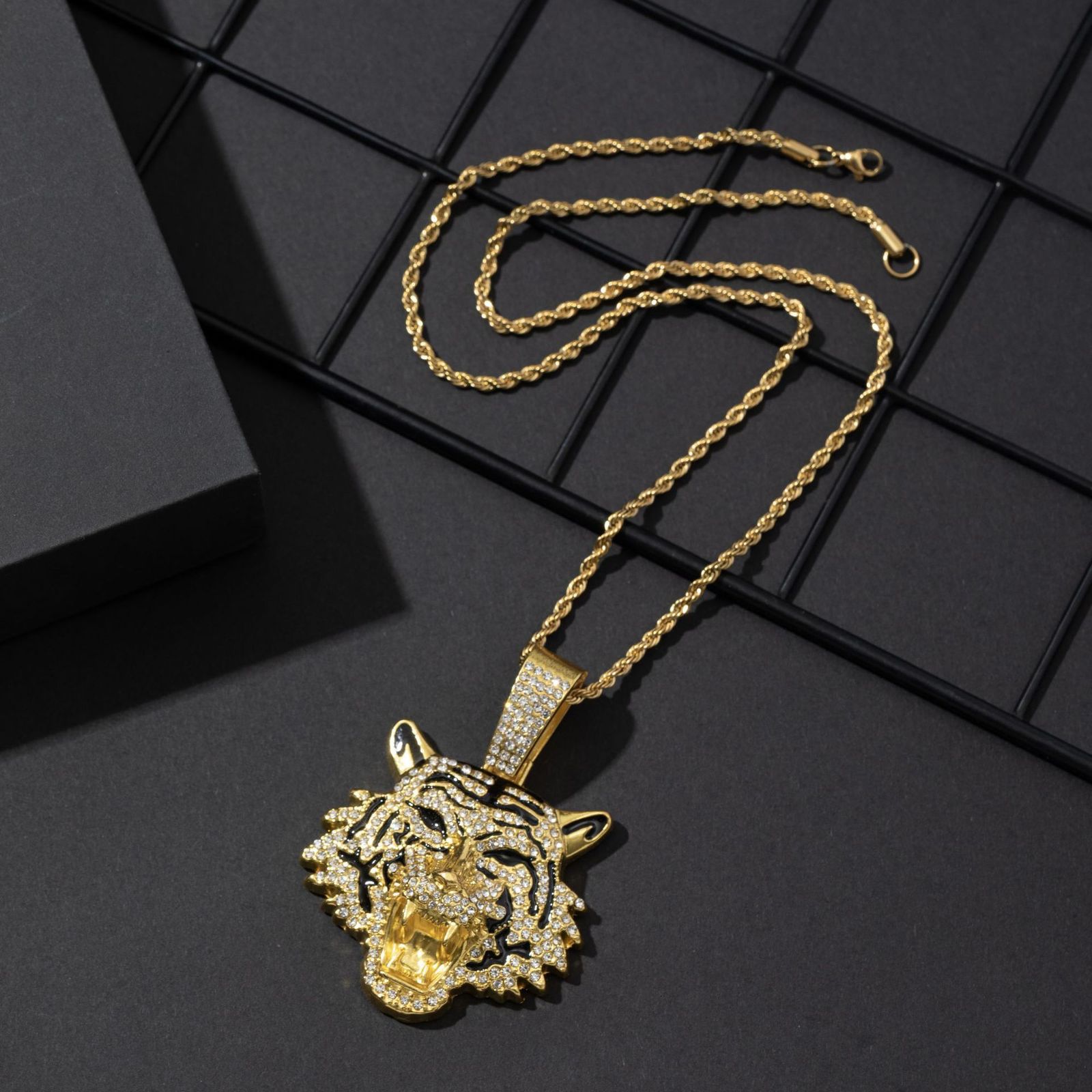 Unique Zinc Alloy Dominant Tiger Pendant Cuban Chain Hip Hop Cool Punk Niche Inlaid Necklace 250710