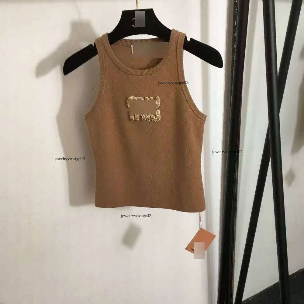 Muis Tshirt Womens Tanks Top Designer Top Women Designer Luxury Vest Sleeveless Camis Pure Cotton Fashionable Knitted Camisole Tees Miulys Miulys Tank C37