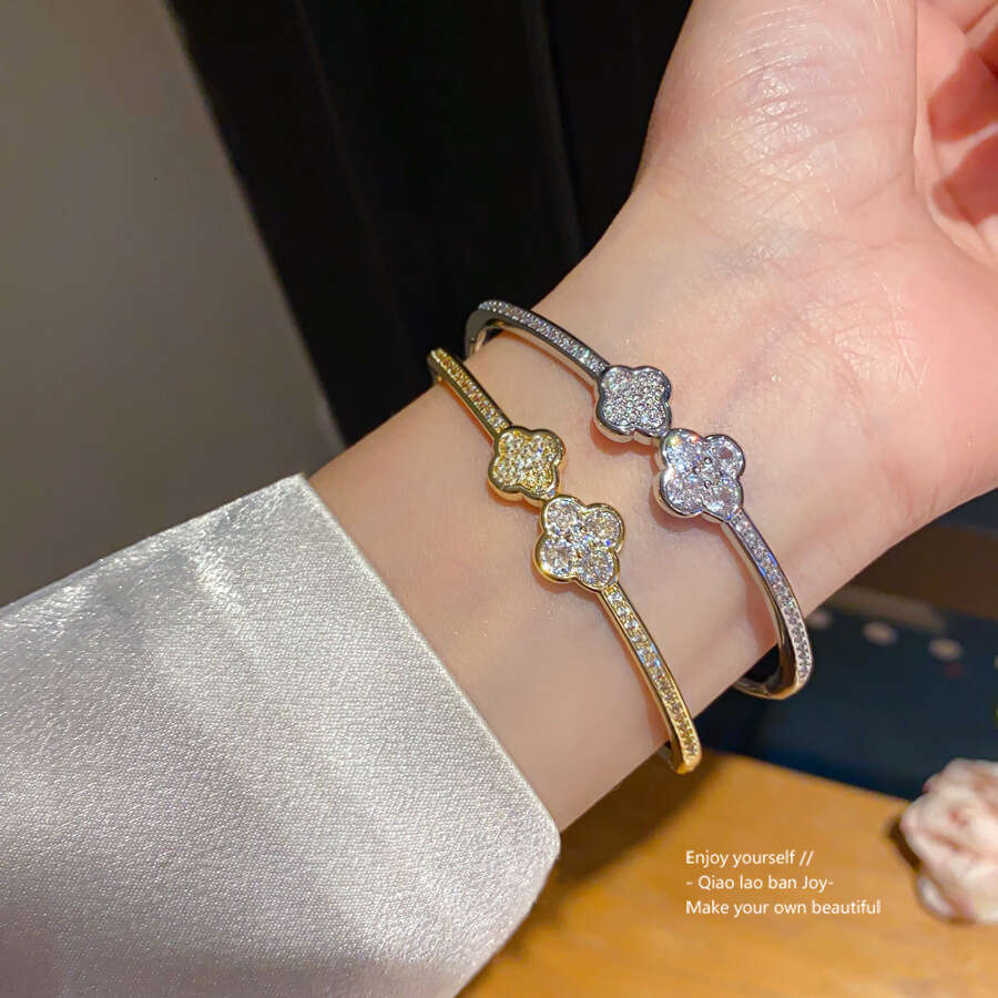 New Luxury Jewelry Designer Bracelet for women 4 leaf clover bracelet 18K Real Gold Electroplated Zircon Flower Bracelet ins Retro Fashion Premium Dai