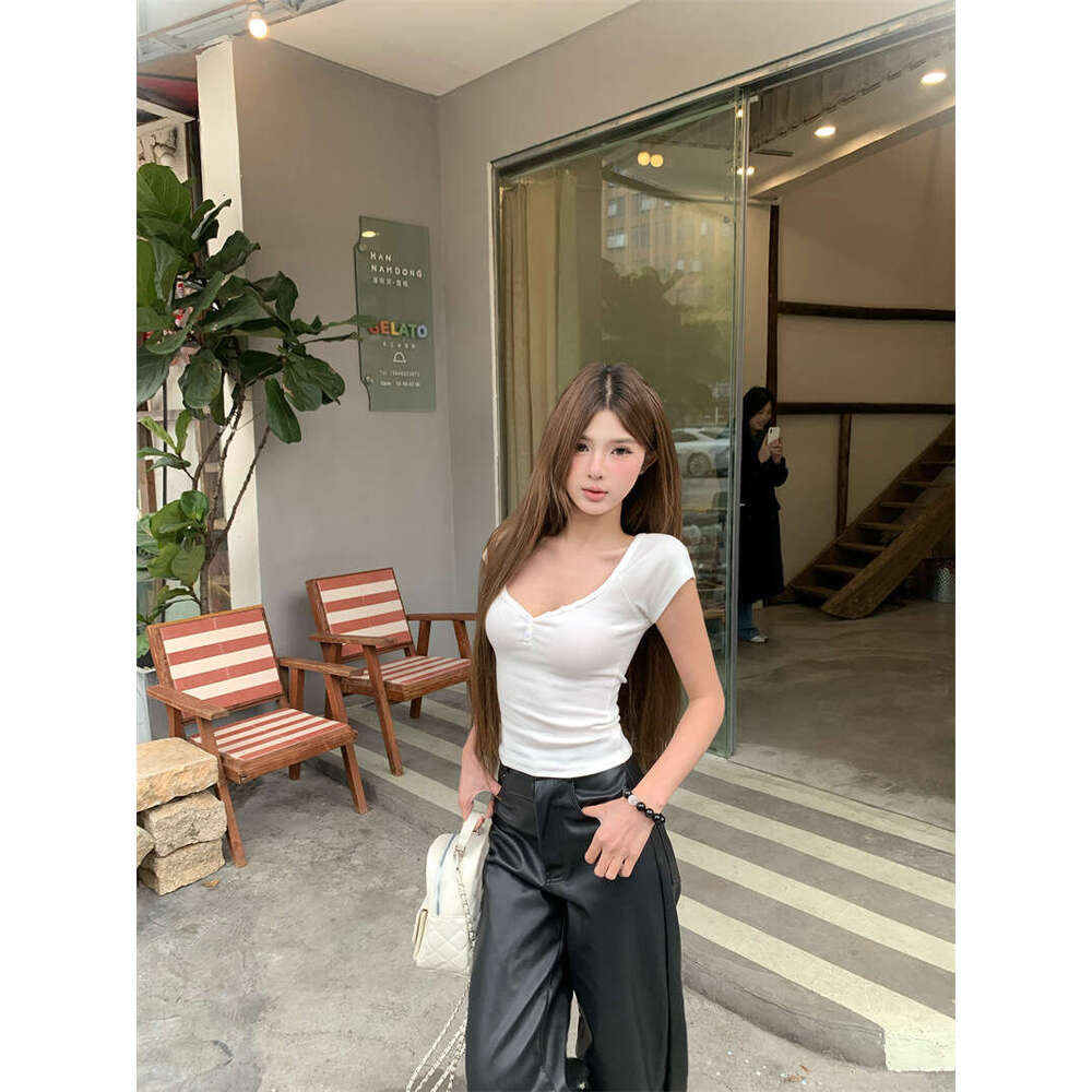 V-Neck Sleeve T-Shirt For Women Summer Slim Fit Inner Wear Design Sense Hot Girl Simple Slimming Short Versatile Top Trendy B5