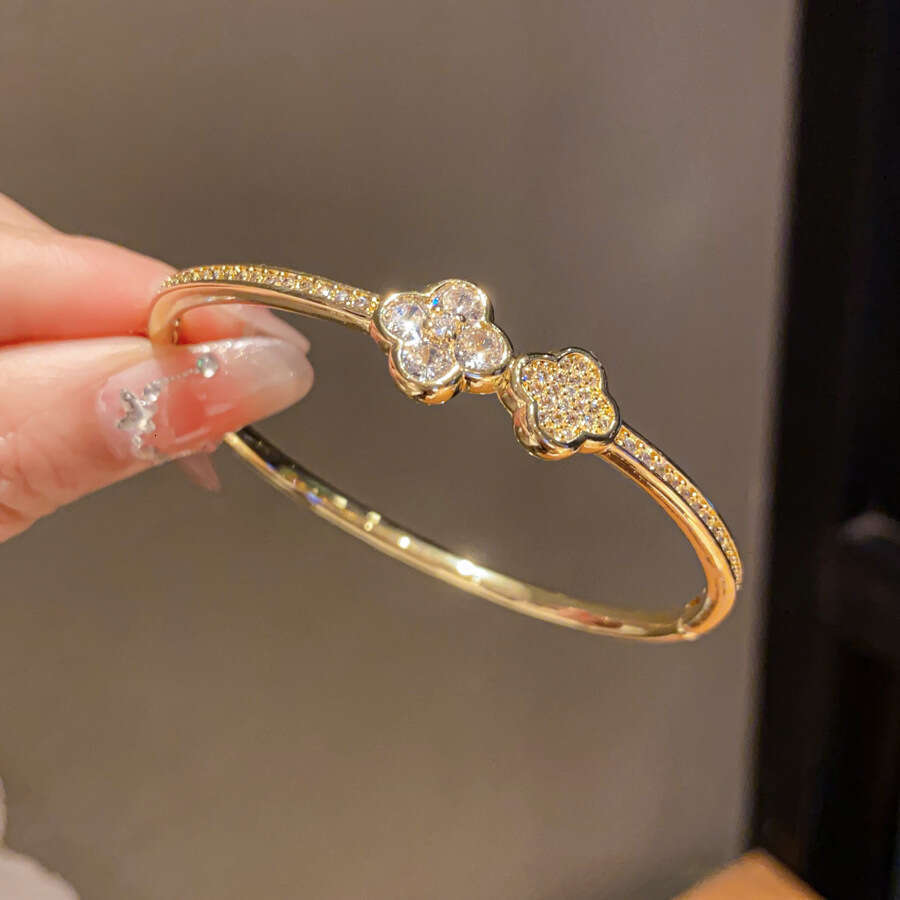 New Luxury Jewelry Designer Bracelet for women 4 leaf clover bracelet 18K Real Gold Electroplated Zircon Flower Bracelet ins Retro Fashion Premium Dai