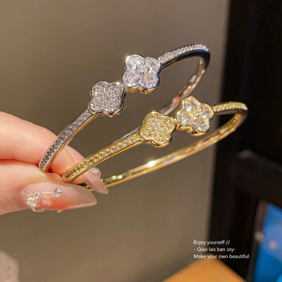 New Luxury Jewelry Designer Bracelet for women 4 leaf clover bracelet 18K Real Gold Electroplated Zircon Flower Bracelet ins Retro Fashion Premium Dai