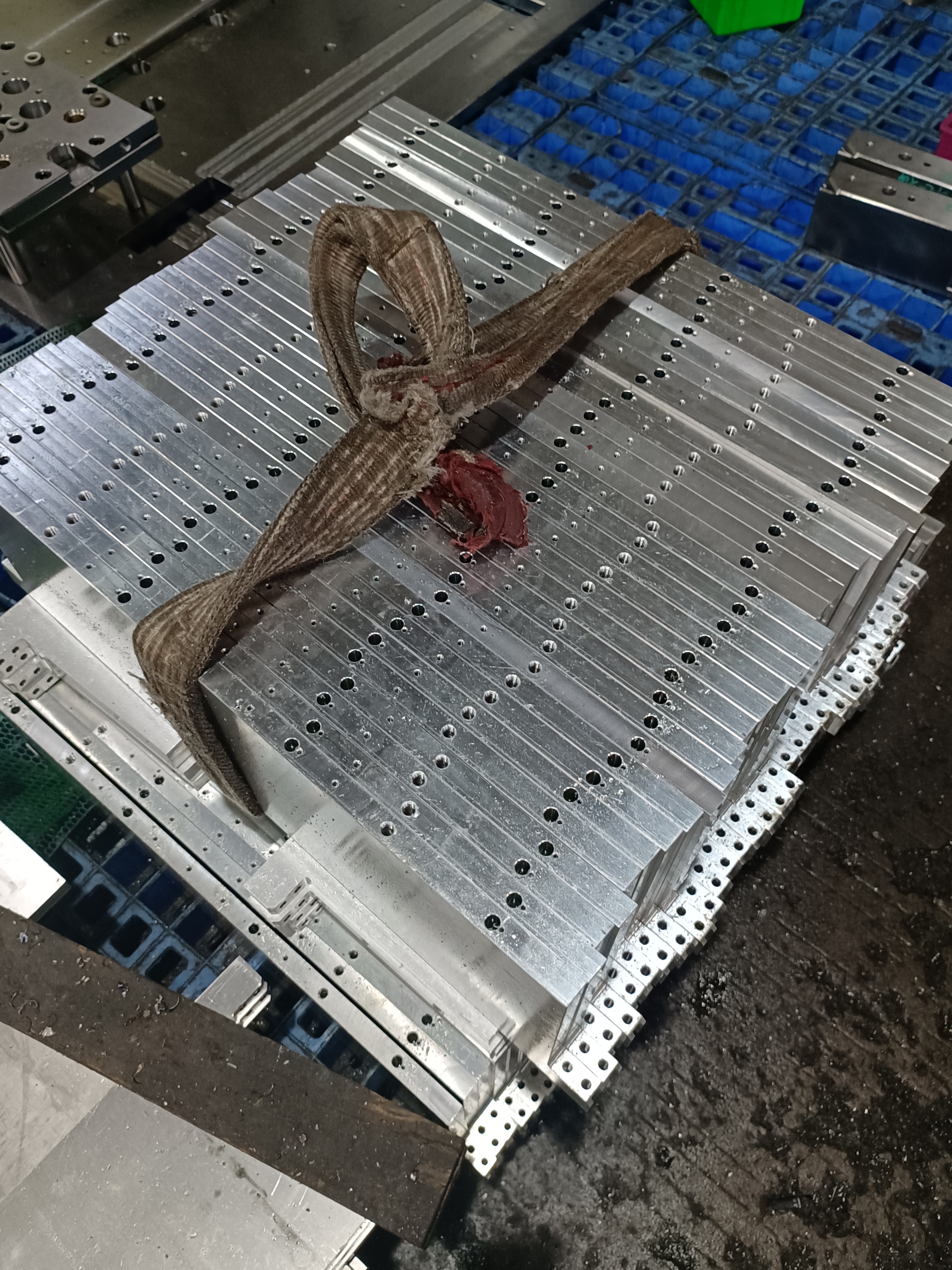 Cold Water Cooling Pad for Precise Hole Drills & Cutting Tools Maintenance