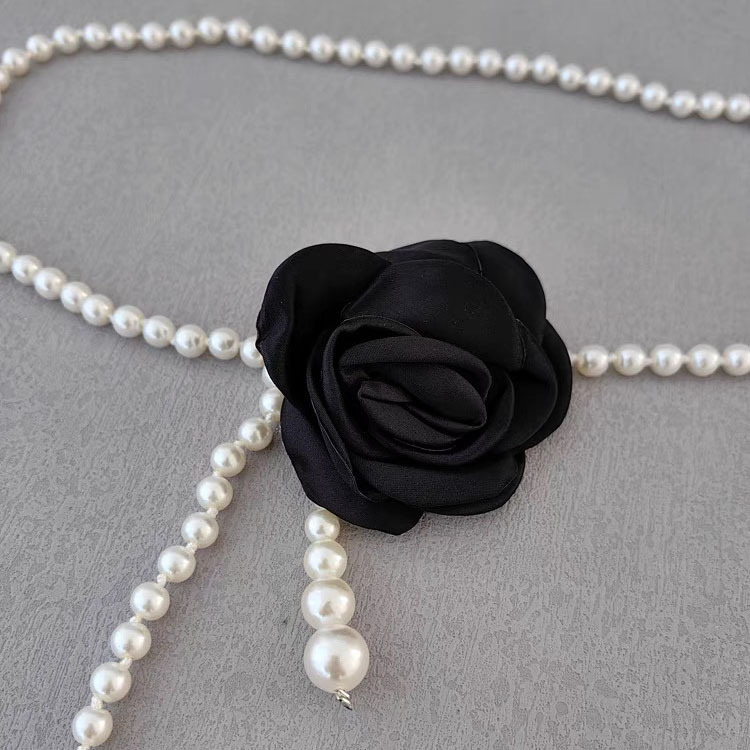 Korean Fashion Black and White Camellia Waist Chain for Women High-End Chanel Style Pearl Flower Chain Belt to Pair with Dresses 250710
