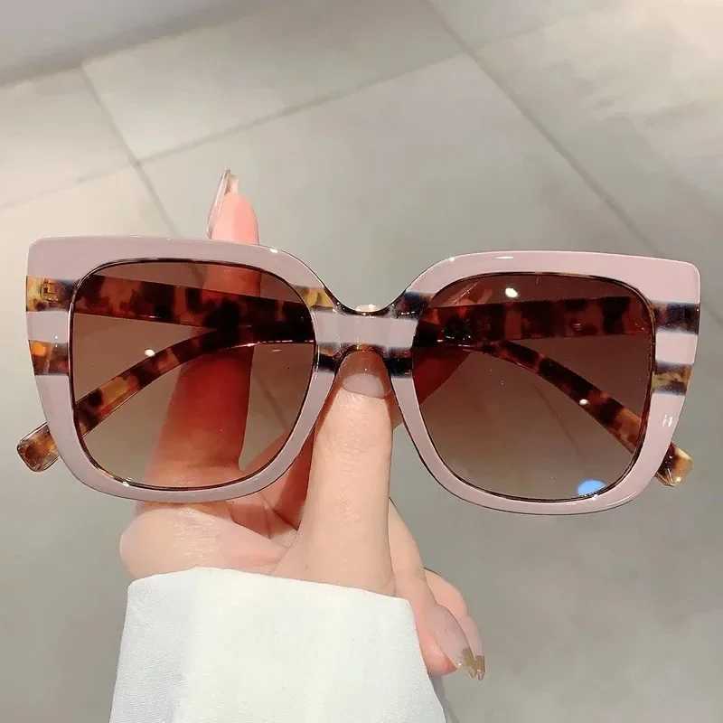 2025 New Fashion Square Sunes Wen Men Ins Popar Oversi Gradient Sun es for Ladies Party Beach Eyees UV400 W250709