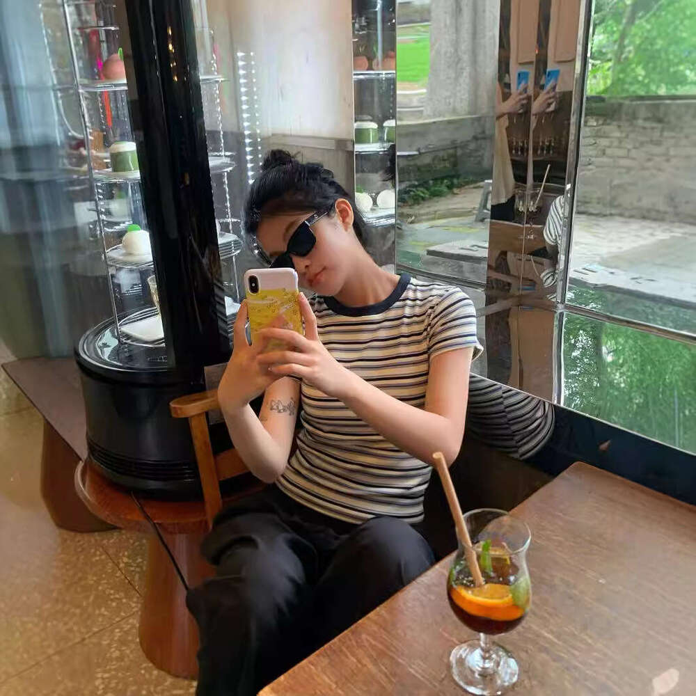 American Style Striped Regular Shoulder Sleeve T-Shirt For Women Summer New Slim Fit Short Base Shirt Top B5