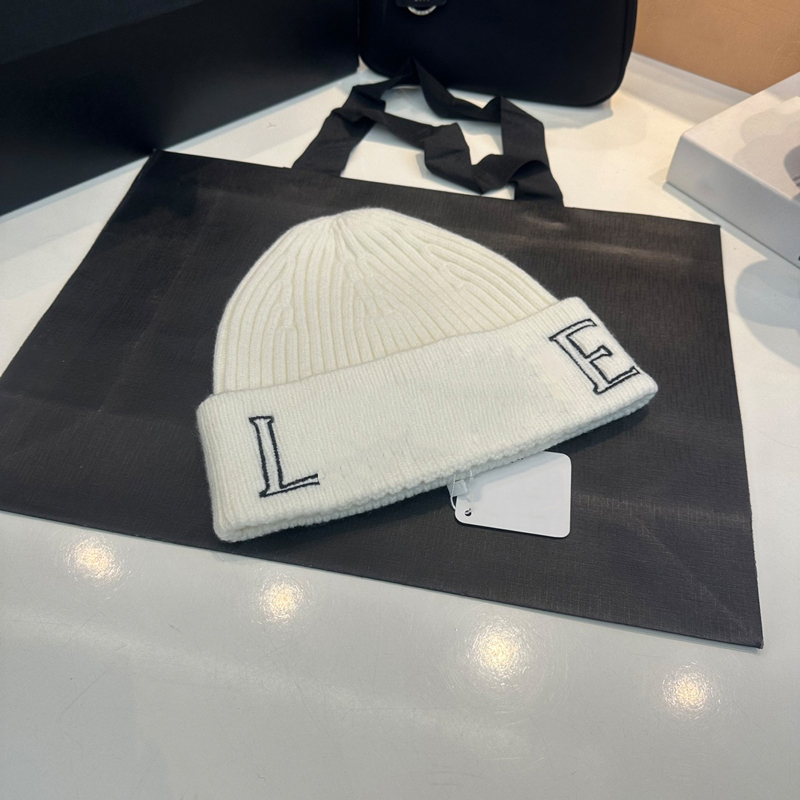 Womens Designer Beanies Winter Autumn Mens Wool Bonnet Luxury Warm Fitted Hats Double Letters Soft Cashmere Street Fashion Beanie Hats Exquisite gift box