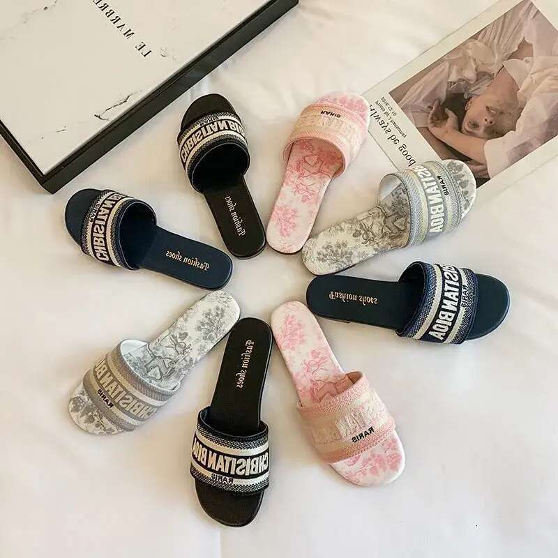 Free shipping 2025 new designer slippers flat slides for womens sandals girl blue pink fashion embroidery slipper outdoor shoes