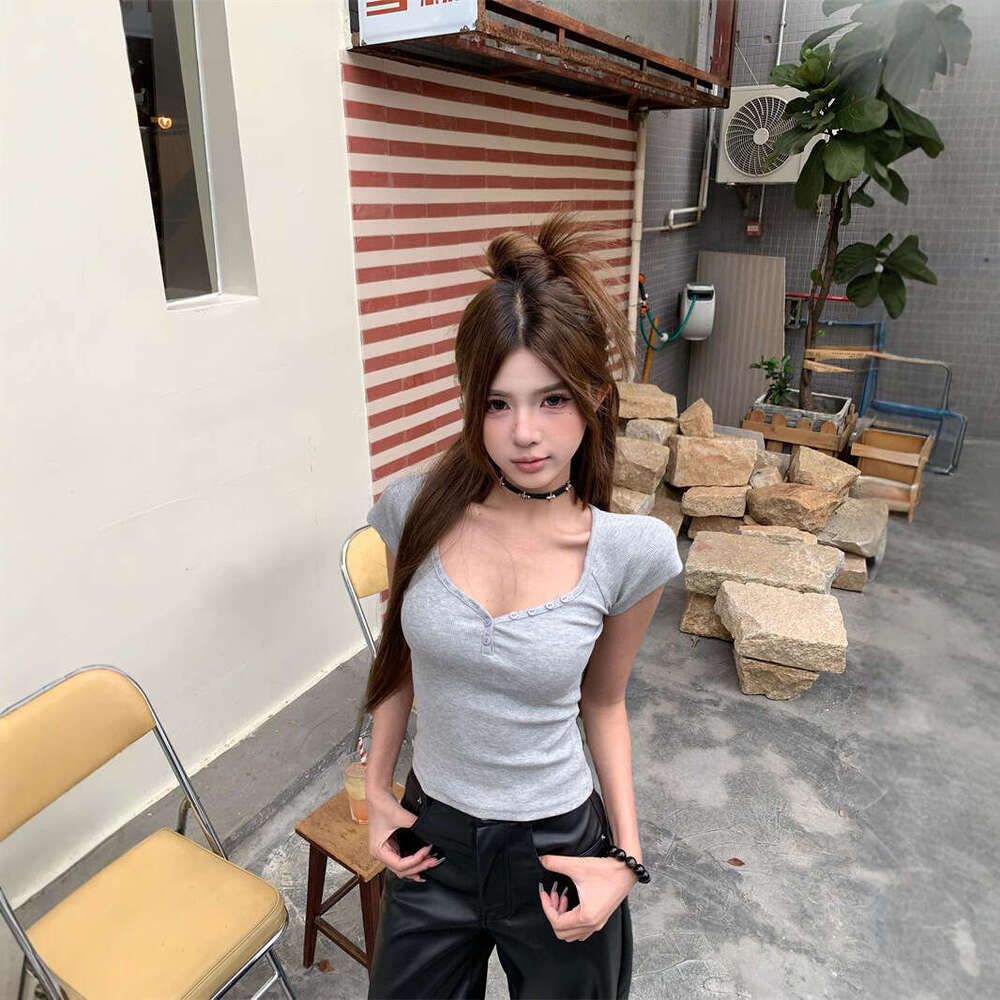 V-Neck Sleeve T-Shirt For Women Summer Slim Fit Inner Wear Design Sense Hot Girl Simple Slimming Short Versatile Top Trendy B5