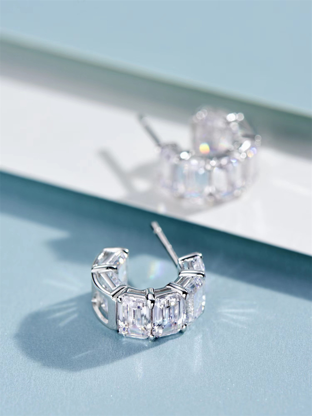 2025 Choucong Ins Sparkling Stud Earrings Luxury Jewelry 100% 925 Sterling Silver Emerald Cut Lab White Moissanite Diamond Handmade Party Lady Bridal 