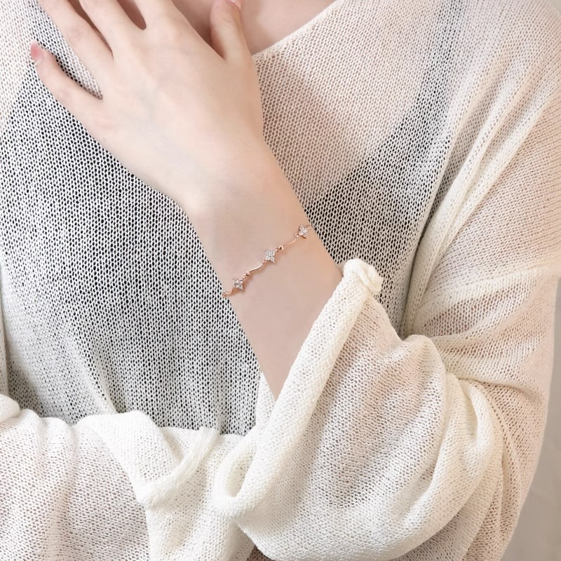 Delicate and Exquisite Heart Wave Bracelet Four-Leaf Flower Heart Inlaid Diamond Fashionable Versatile Niche n Accessory Trend 250710