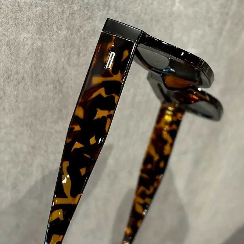 Luxurious Rectang Sunglasses Wen Men Fashion Brand Designer Casual Sunglasses Plastic Outdoor Eyewear W250710