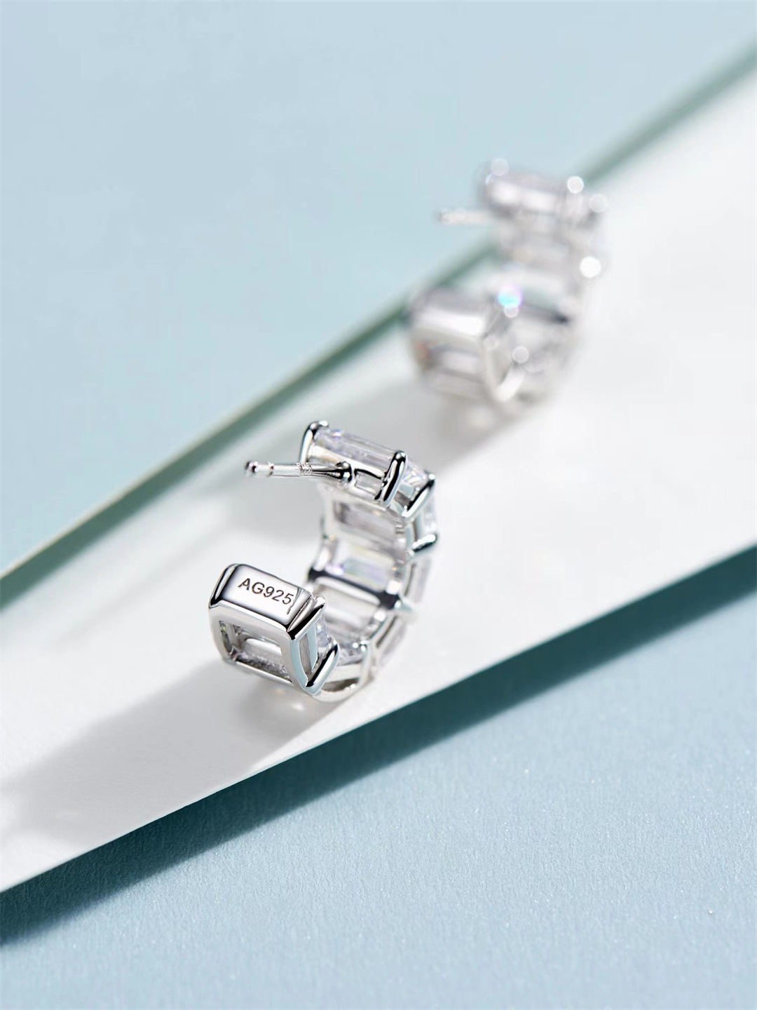 2025 Choucong Ins Sparkling Stud Earrings Luxury Jewelry 100% 925 Sterling Silver Emerald Cut Lab White Moissanite Diamond Handmade Party Lady Bridal 