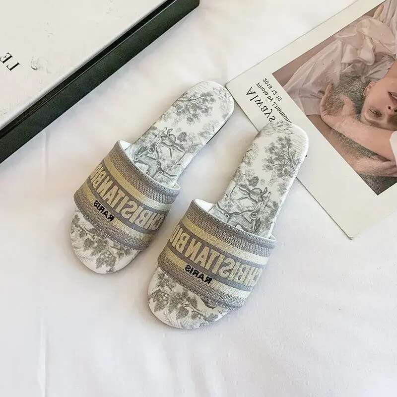 Free shipping 2025 new designer slippers flat slides for womens sandals girl blue pink fashion embroidery slipper outdoor shoes