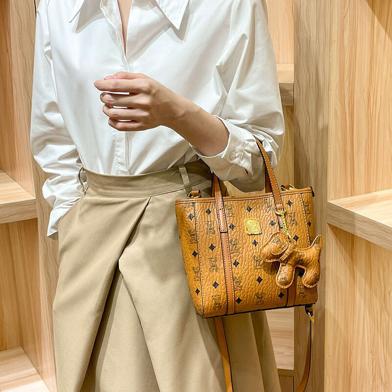 2025 New Women's Tote with Printed Fashion Texture, High-end Feel, Suitable for Middle-aged Women, Handheld, Shoulder, and Crossbody Small Bag Tr