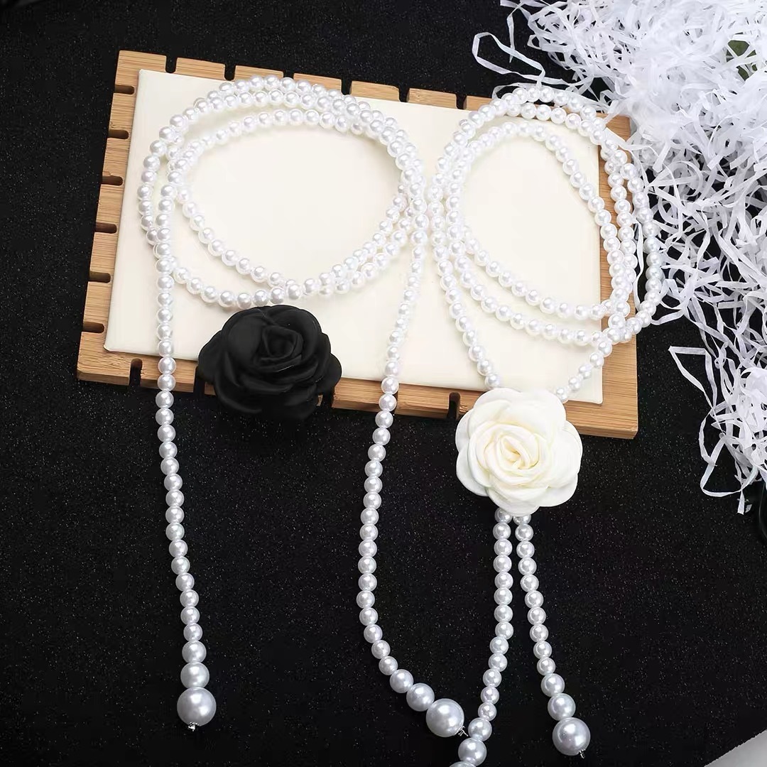 Korean Fashion Black and White Camellia Waist Chain for Women High-End Chanel Style Pearl Flower Chain Belt to Pair with Dresses 250710