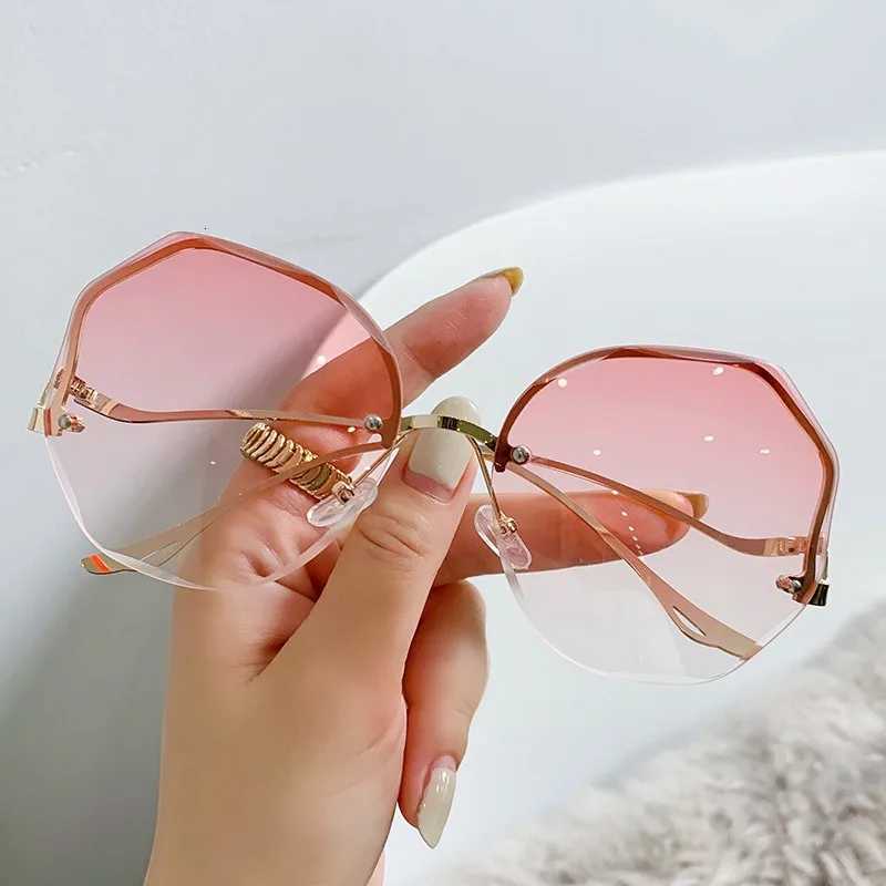 Trendy fashionab polygonal f cut edge sunes wen metal curved gs retro street photo fashion items W250709