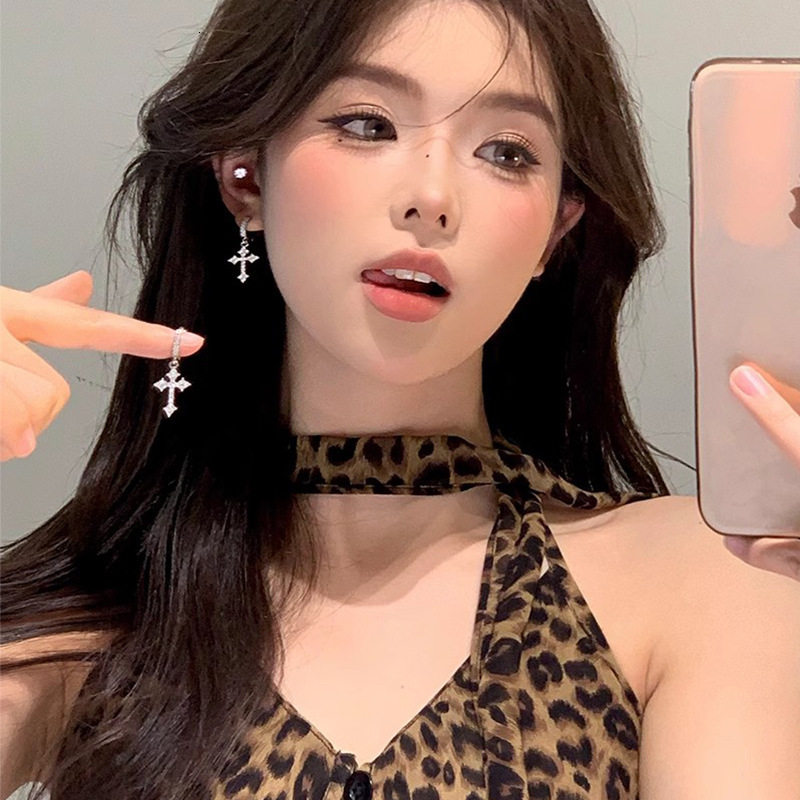 Korean Style Sparkling Exquisite Zircon Cross Earrings Light Luxury Niche High-end Micro-inlaid Ear Clips Earrings Internet Celebrity Ear Jewelry 2507