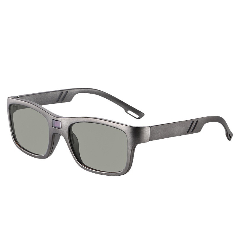 Polarized sunglasses, the lens color can be automatically darkened in the sun, using liquid crystal lenses and smart chips to make your travel more co