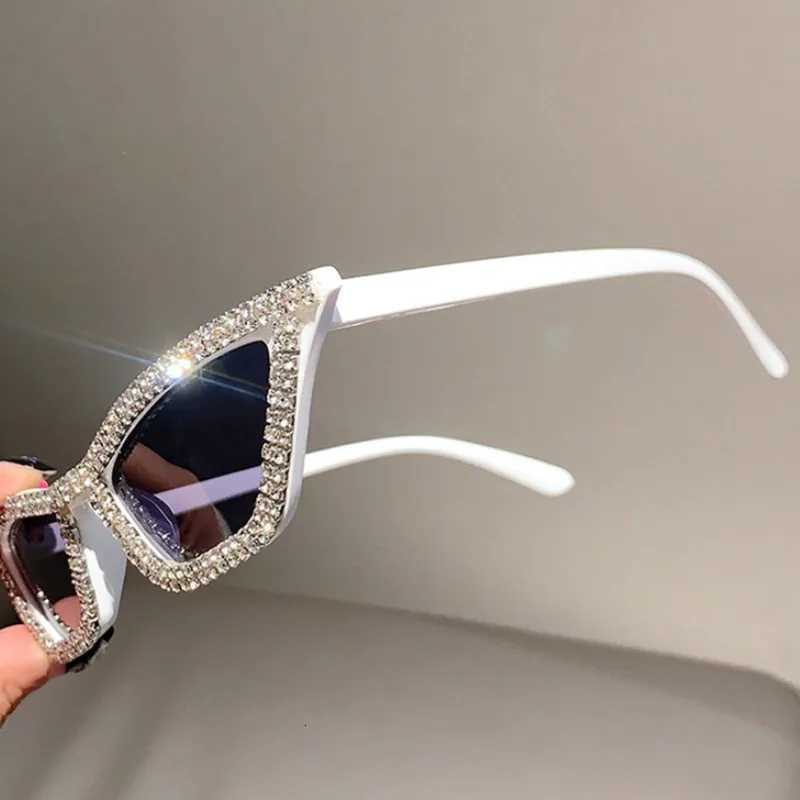 KLASSNUM Luxury Cat Eye Sunglasses Women Men Fashion Diamond Triangle Brand Designer Glitter Sunglasses UV400 W250709