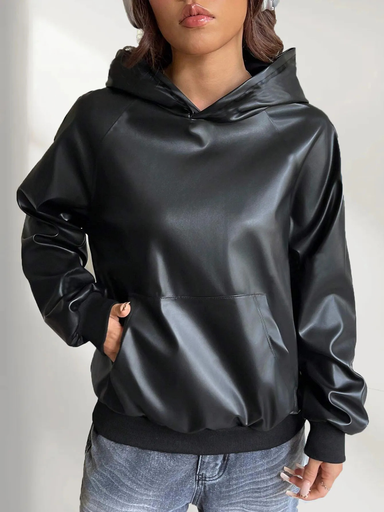 Solid color womens PU leather hooded sweatshirt warm long-sleeved sweatshirt for autumn and winter can be worn as a base or a 250709