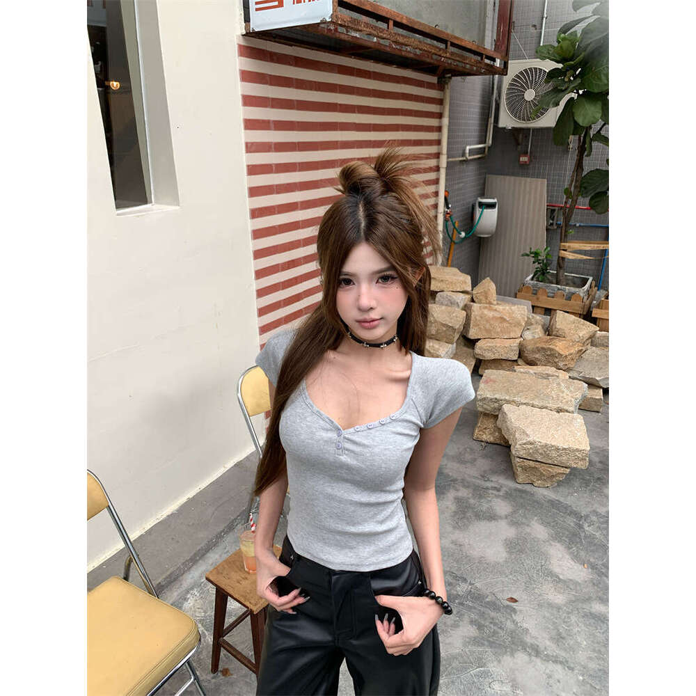 V-Neck Sleeve T-Shirt For Women Summer Slim Fit Inner Wear Design Sense Hot Girl Simple Slimming Short Versatile Top Trendy B5