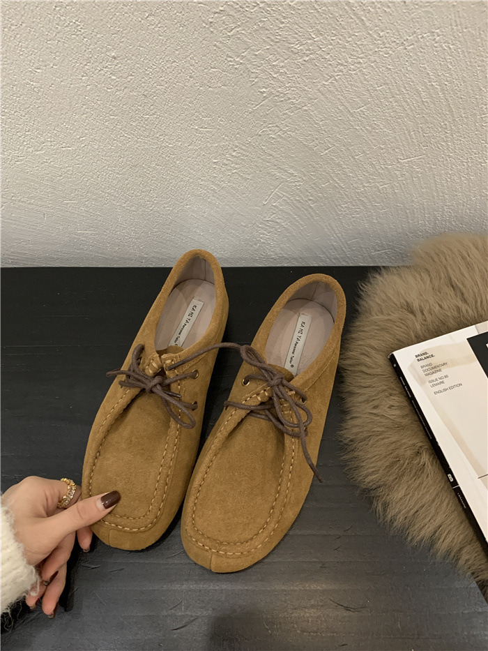 Chic Vintage-Inspired Canvas Boken Suede Slip-Ons: A Must-Have Fashion Accessory