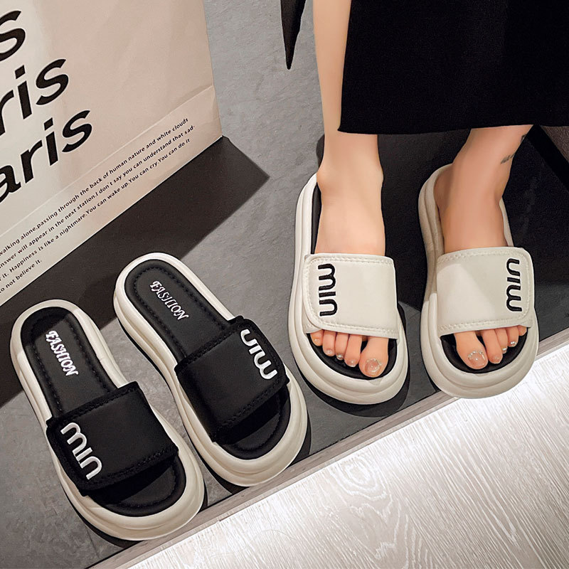 Designer Slippers Thick-soled soft-soled slippers Women's high-end style 2025 New summer versatile skirt Vacation Beach one-shoulder flip-flops F