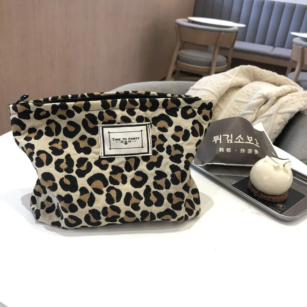 Large Women Leopard Cosmetic Bag Canvas Waterproof Zipper Make Up Bag Travel Washing Makeup Organizer Beauty Case 250710
