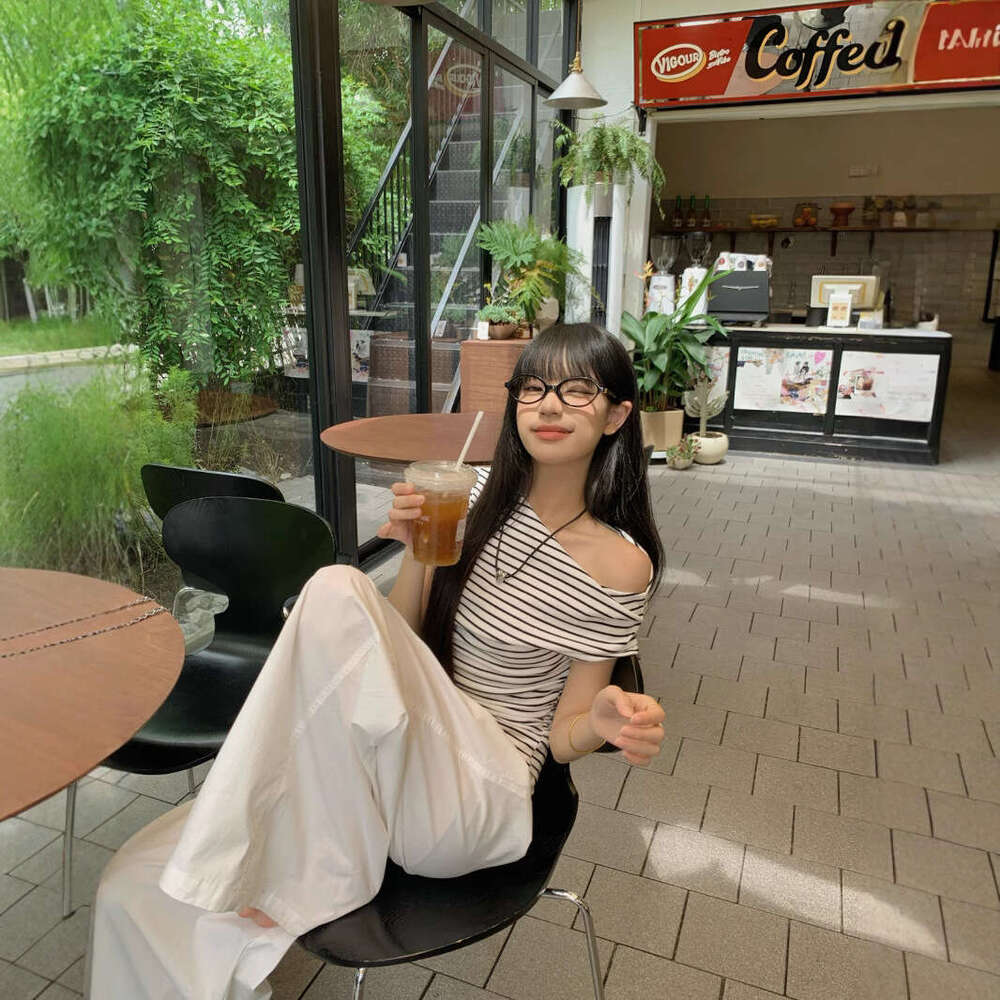 Design Sense Asymmetric Shoulder Short Sleeve T-Shirt For Women Summer New Style Slim Fit Off-Shoulder Striped Student Top B5