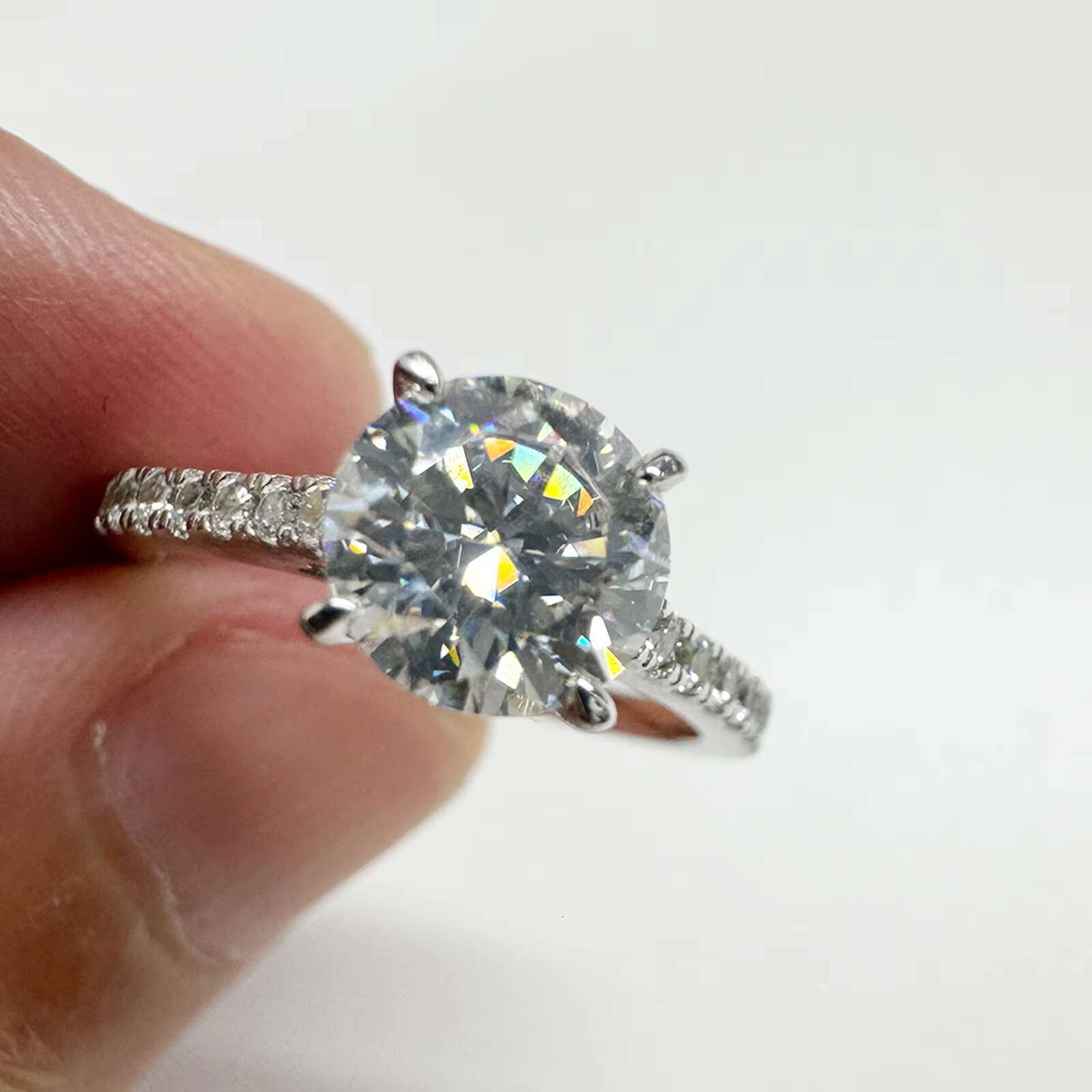 Luxury Wedding 1ct 2ct 925 Silver White Gold Plated Oval/Radiant Cut VVS Lab Grown Moissanite Diamond Engagement Ring for Women