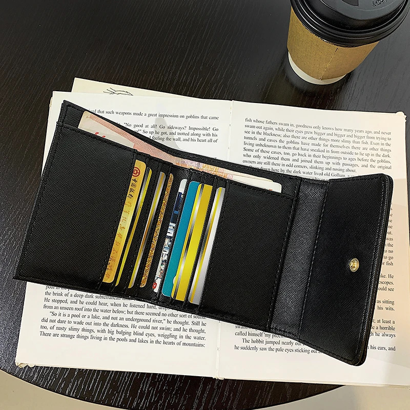 Light simple camellia small wallet womens short 2025 folding wild Korean fashion student three discount coin purse 250711
