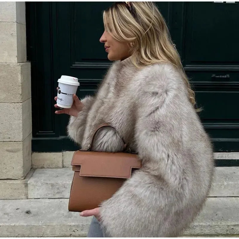 2025 Coat Fashion Cropped Faux Fur Coat Women Winter Cool Girls Fluffy Short Fur Jacket Streetwear Chic Jackets 250709