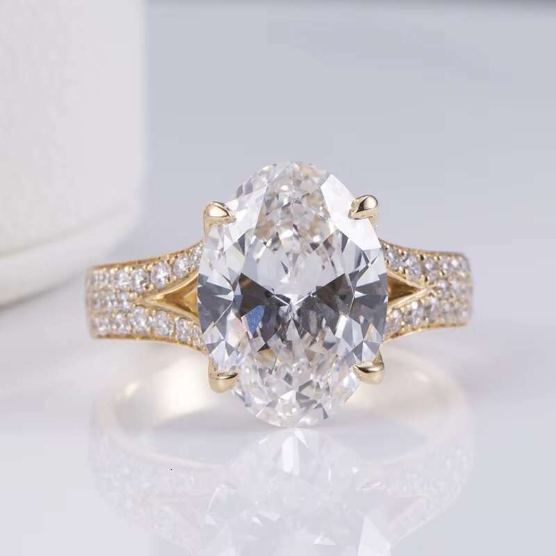 Luxury Jewelry 18K Gold Wedding Women Engagement Ring Custom Moissanite Diamond Ring