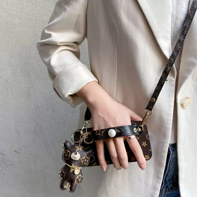 Luxury Trendy Brand Old Pattern Compatible with iPhone 15 Pro Pearl Wrist Strap 11 Apple 13 Phone Case 12 Highend 250711