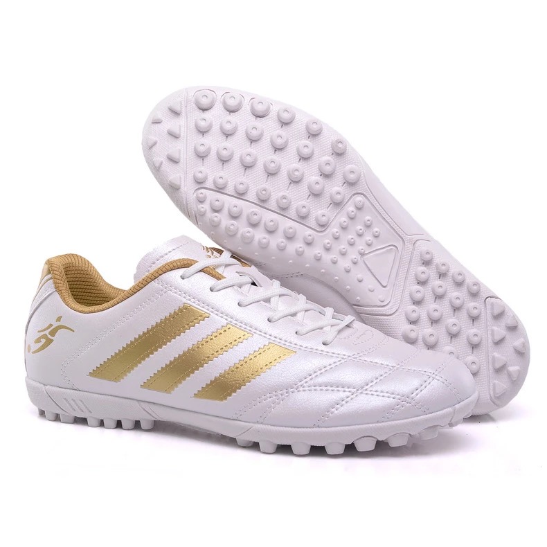 Free Shipping 2025 New Designer Sandals Outdoor Football Training Shoes Fashionable Luxurious Versatile Classic Slides Sandals Embroidery Sports Shoes